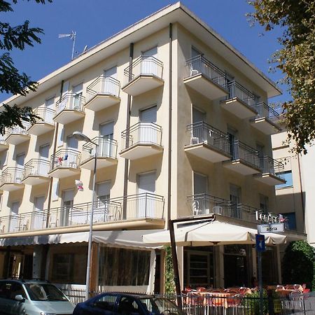 רימיני Hotel Londra מראה חיצוני תמונה