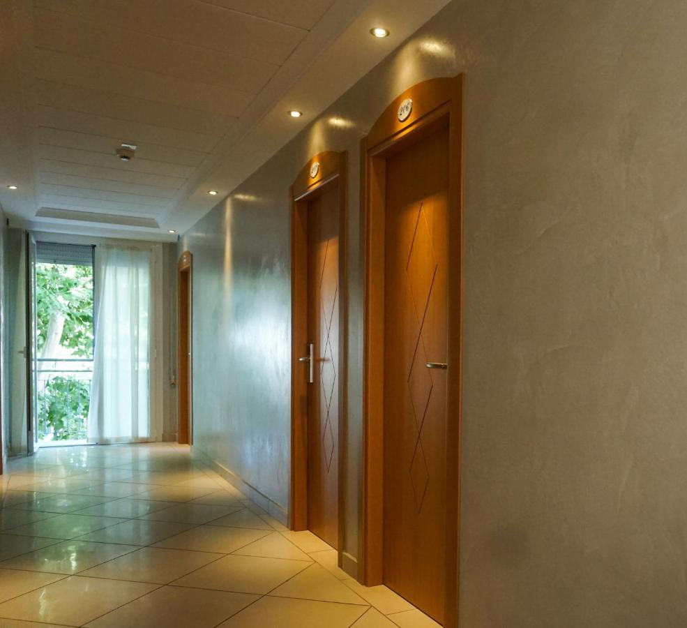 רימיני Hotel Londra מראה חיצוני תמונה