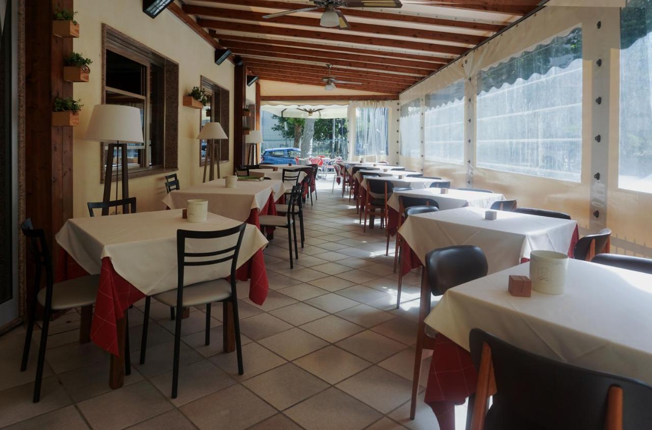 רימיני Hotel Londra מראה חיצוני תמונה